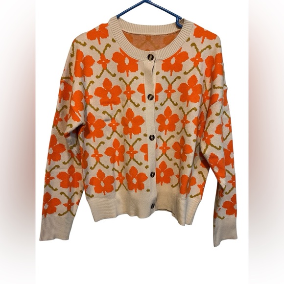 FLOWER BUTTON FRONT CARDIGAN - Picture 2 of 12